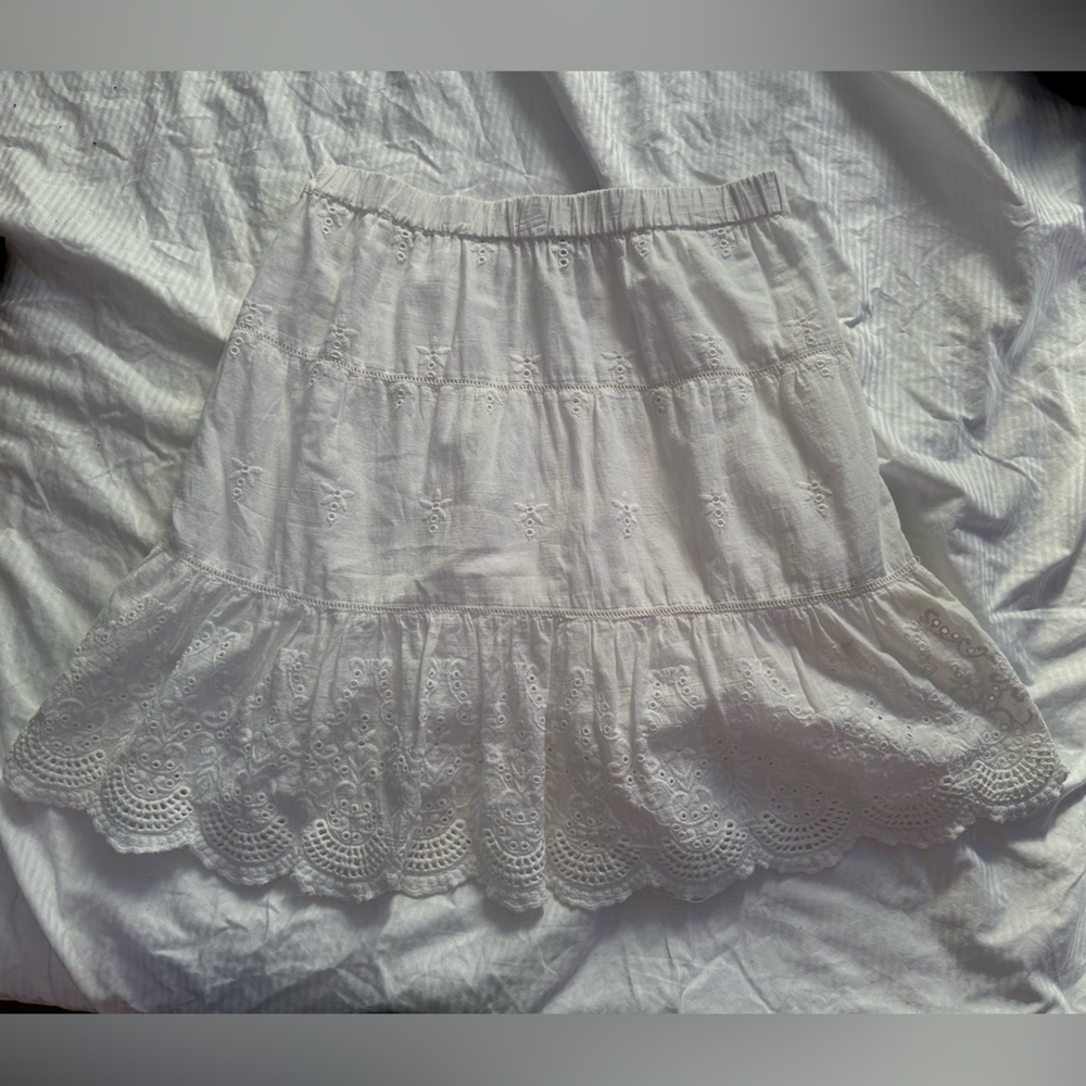 Elegant White Lace Mini Skirt